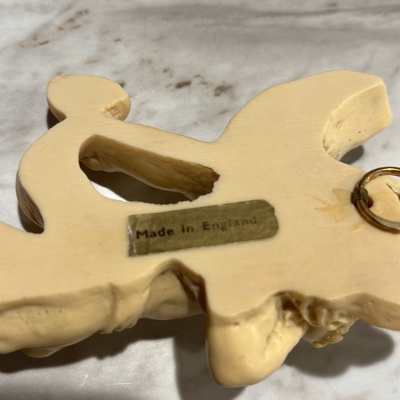 Cherub Angel Resin Wall Hanging Made In England - Picture 5 of 6